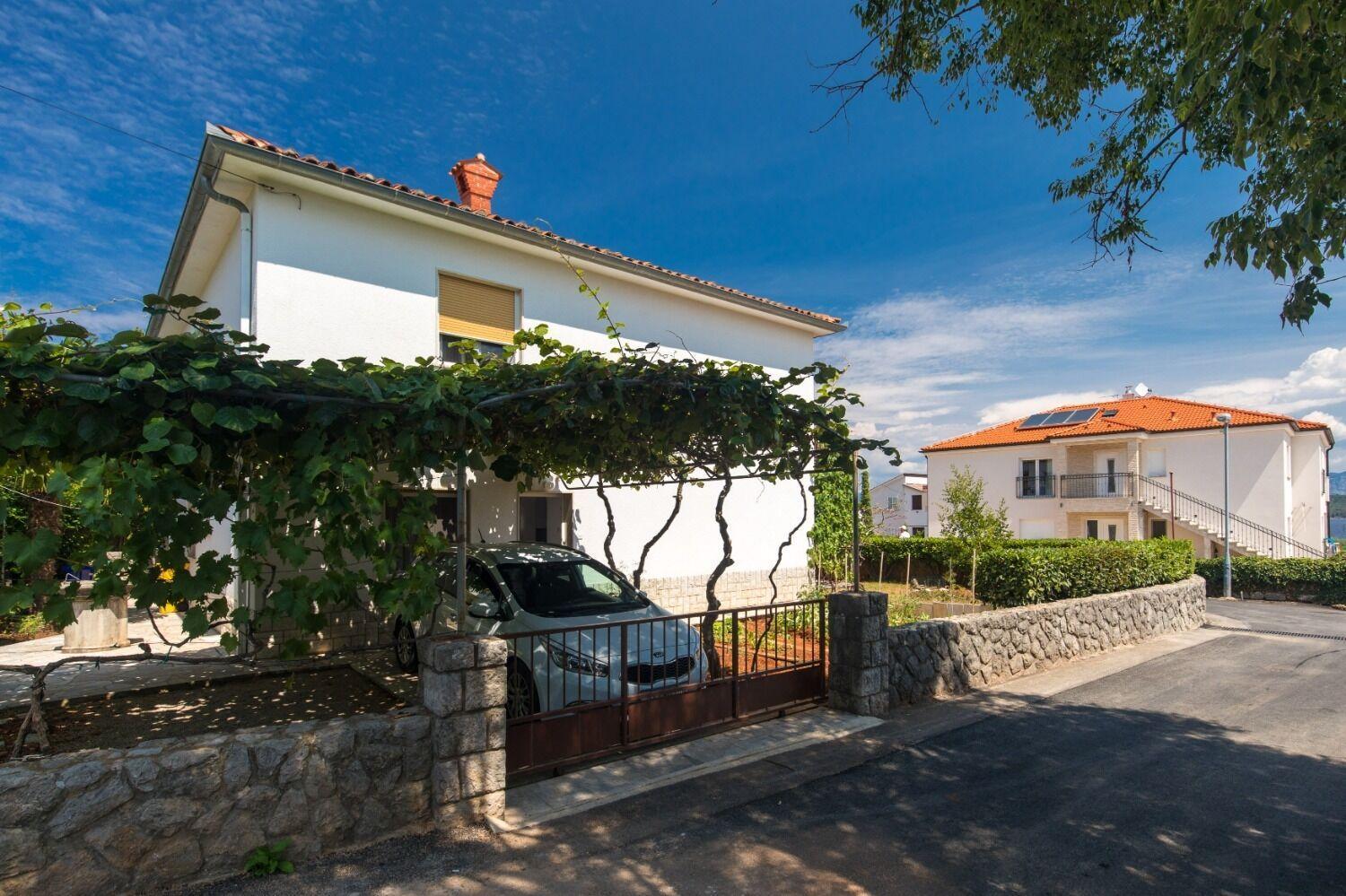 Apartments Kate - 100 M From Beach Malinska Exterior foto
