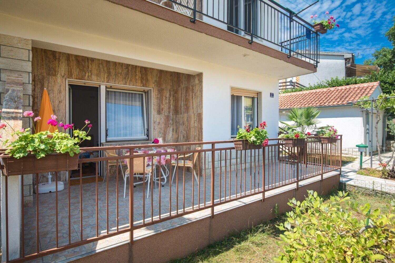 Apartments Kate - 100 M From Beach Malinska Exterior foto