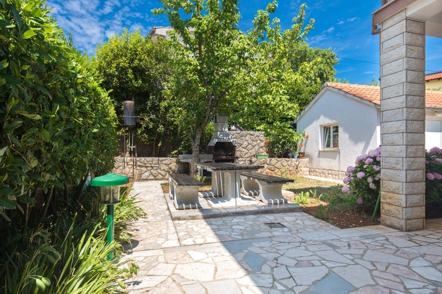 Apartments Kate - 100 M From Beach Malinska Exterior foto
