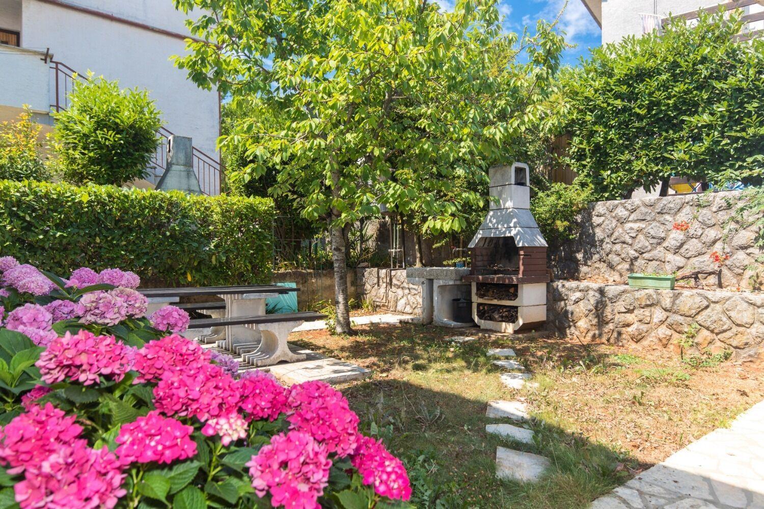 Apartments Kate - 100 M From Beach Malinska Exterior foto